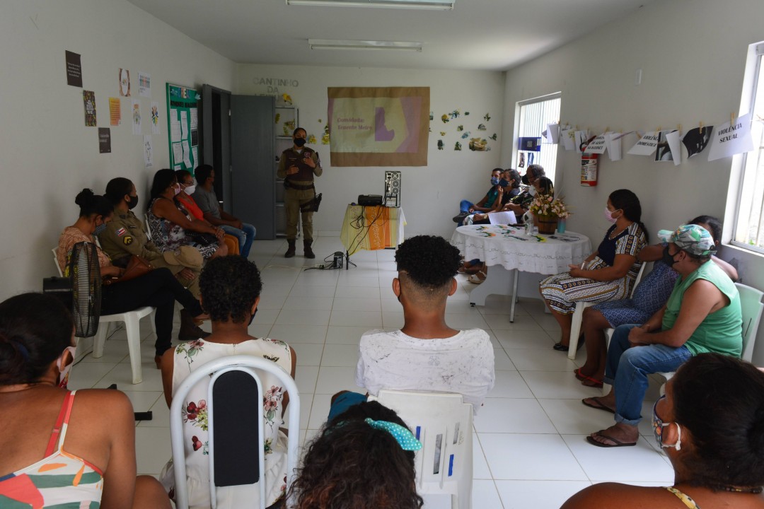 CREAS promove debate sobre o tema do Dia  Internacional de Combate à Violência contra a Mulher