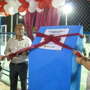 Com direito a partida de futebol inaugural, prefeito Antônio Nascimento entrega quadra poliesportiva para a comunidade de Diogo
