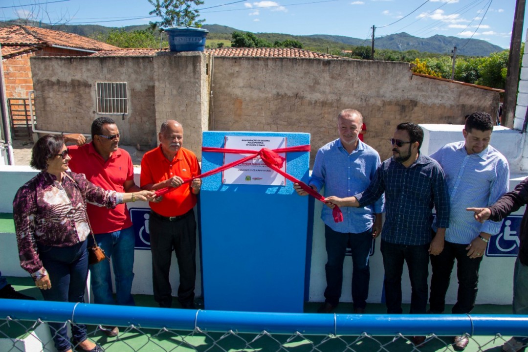 Prefeito Antônio Nascimento inaugura mais duas quadras nas comunidades de Antas e Olhos D'água e anuncia novos investimentos