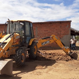 Secretaria de Infraestrutura realiza escavações para implantação de cisternas nas comunidades de Fazenda Volta e Fazenda Caatinga de Porco