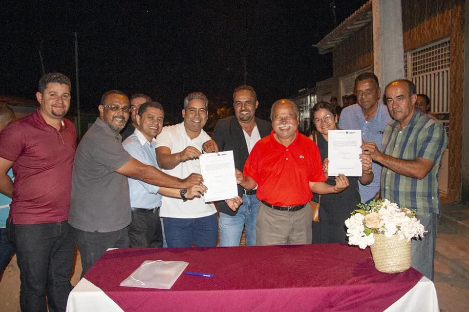 Prefeitura de Jaguarari assina Ordens de Serviço para pavimentação de ruas da sede e zona rural do município