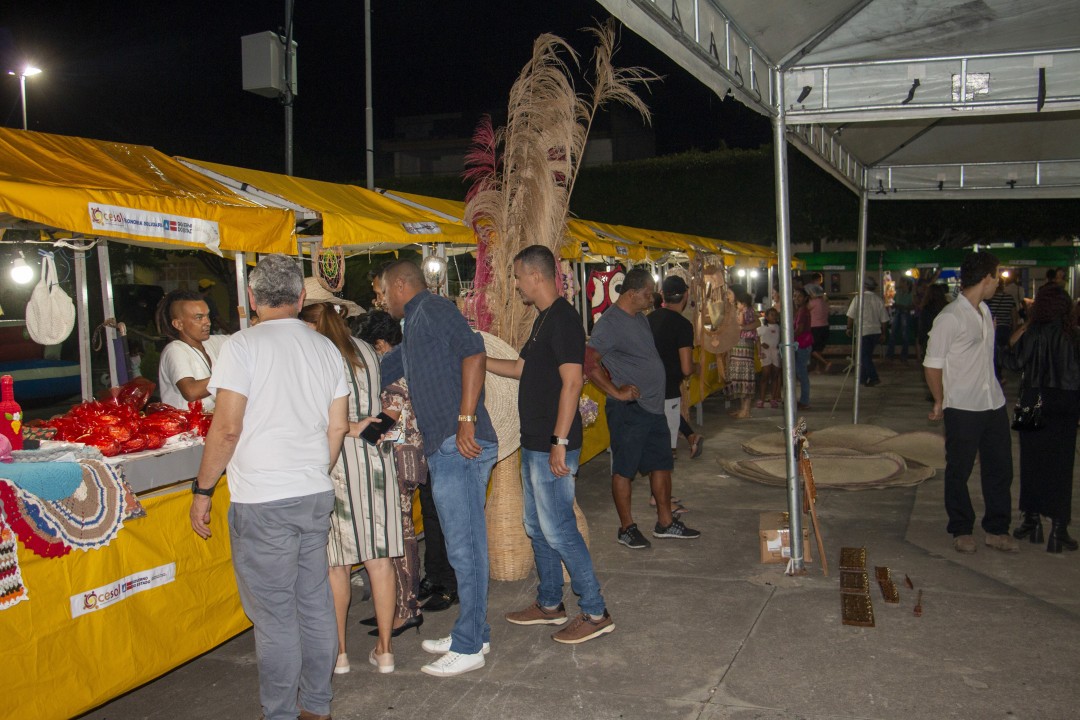 JAGUARTE: Feira de produtos artesanais e apresentações culturais marcaram homenagem ao Dia das Mulheres