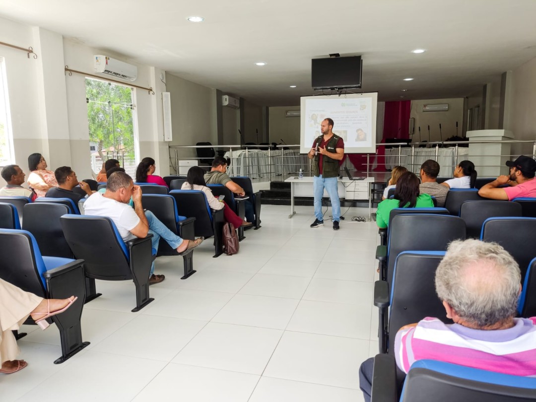 Boas práticas de higiene e manipulação de alimentos de origem animal foram tema de palestra voltada para comerciantes locais Boas práticas de higiene e manipulação de alimentos de origem animal foram tema de palestra voltada para comerciantes locais